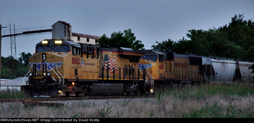 UP 8062 & 4685